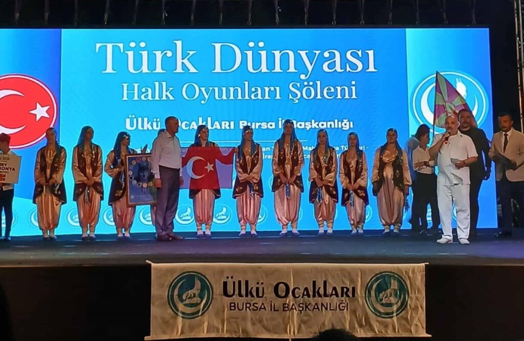 “Mavi Laleler” ekibi, YAFEM Kültür Şöleni’nde Makedonya’yı temsil etti