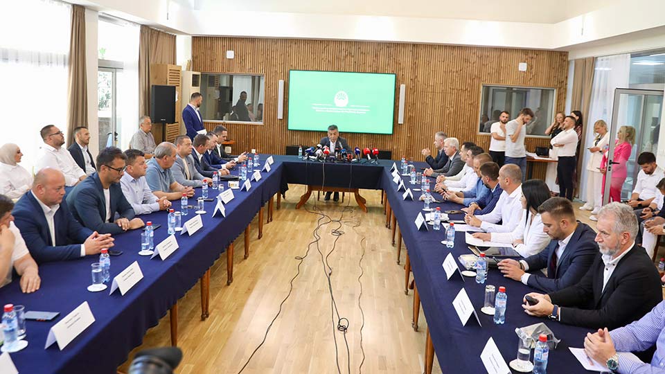 33 belediyede, 43 projeye 227 milyon denar destek