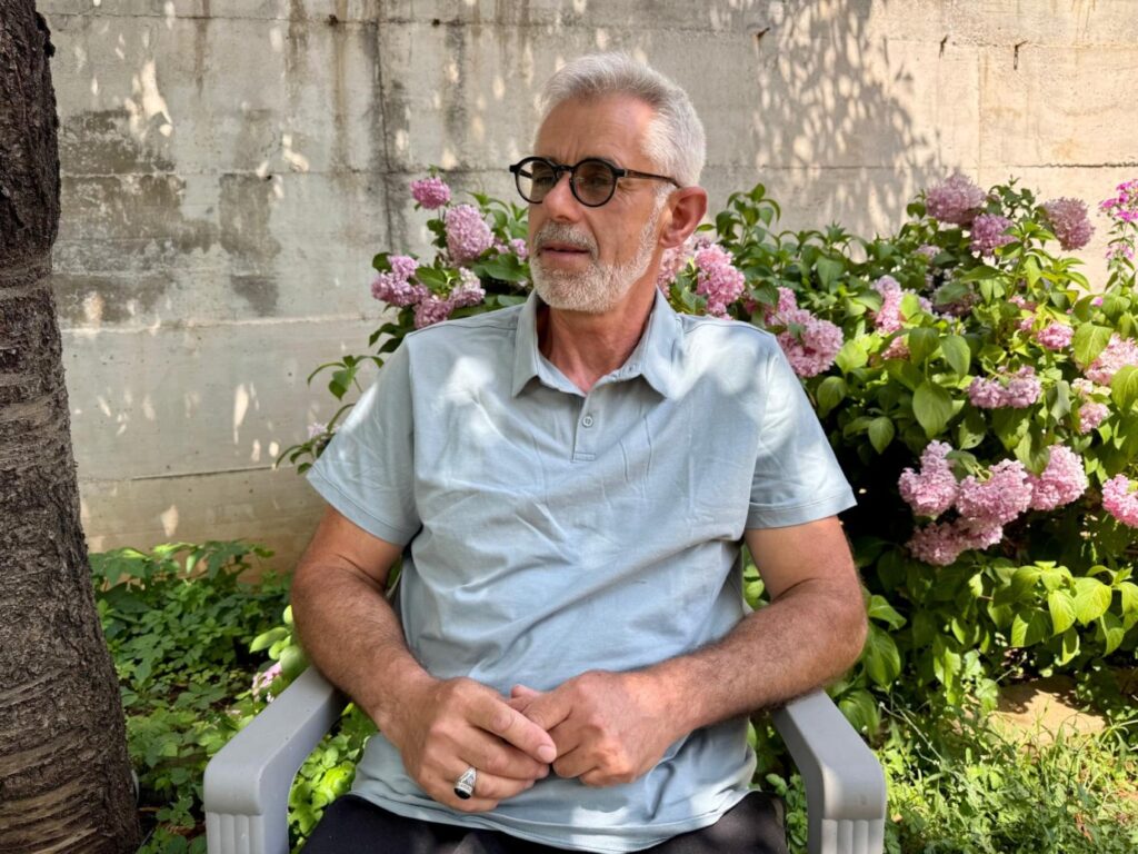 Bir Ömürlük Öğretmenlik Sevdası: Avni Sezair’in Pralink’ten Yükselen Hikayesi