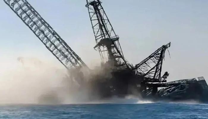 Süveyş Kanalı’nda petrol sondaj gemisi battı: 4 kişi öldü