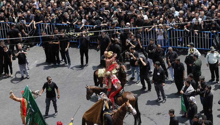 İran’da Aşura Günü için çeşitli noktalarda matem törenleri yapıldı