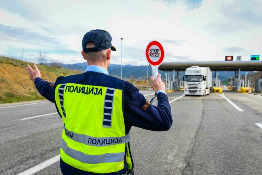 Ülke genelinde son üç günde 2.490 trafik ihlali kaydedildi