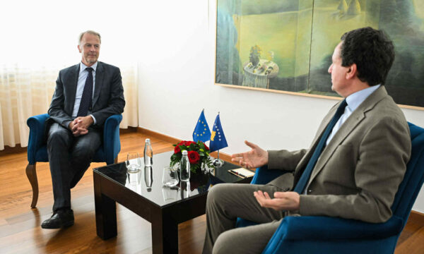 Kosova’daki AB temsilcilerinden hükümete eleştiri