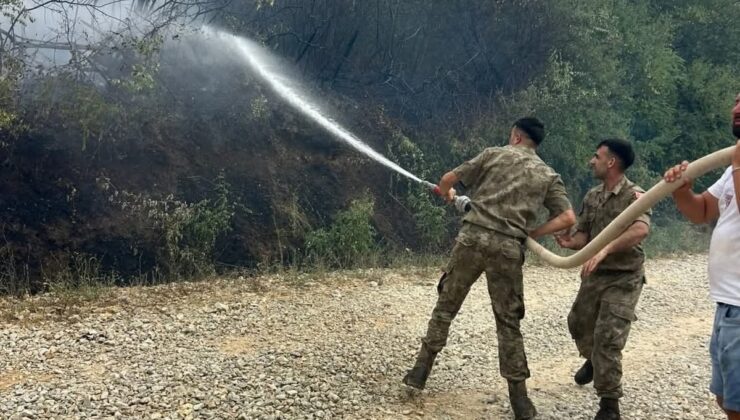 Türk askerleri Kosova’daki orman yangınlarıyla mücadeleye destek veriyor