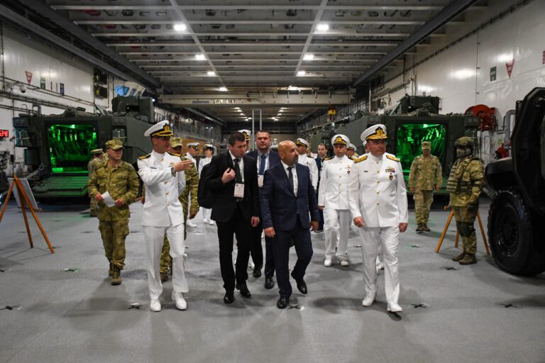 Bulgaristan, Mozambik ve Hindistan heyetleri, TCG Anadolu’yu ziyaret etti