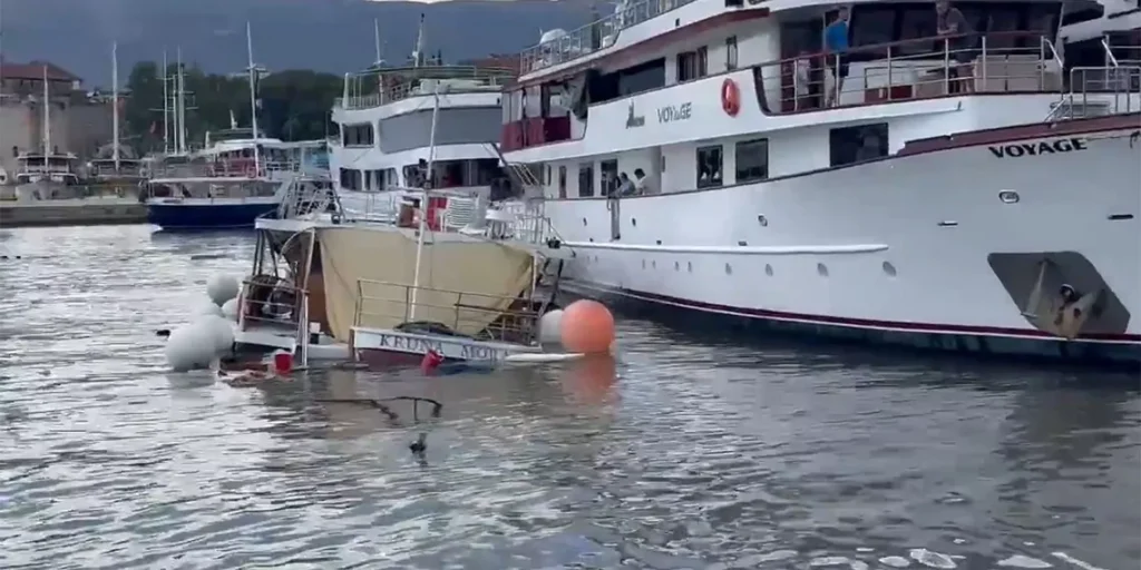 Hırvatistan’da feribotun çarptığı tekne battı