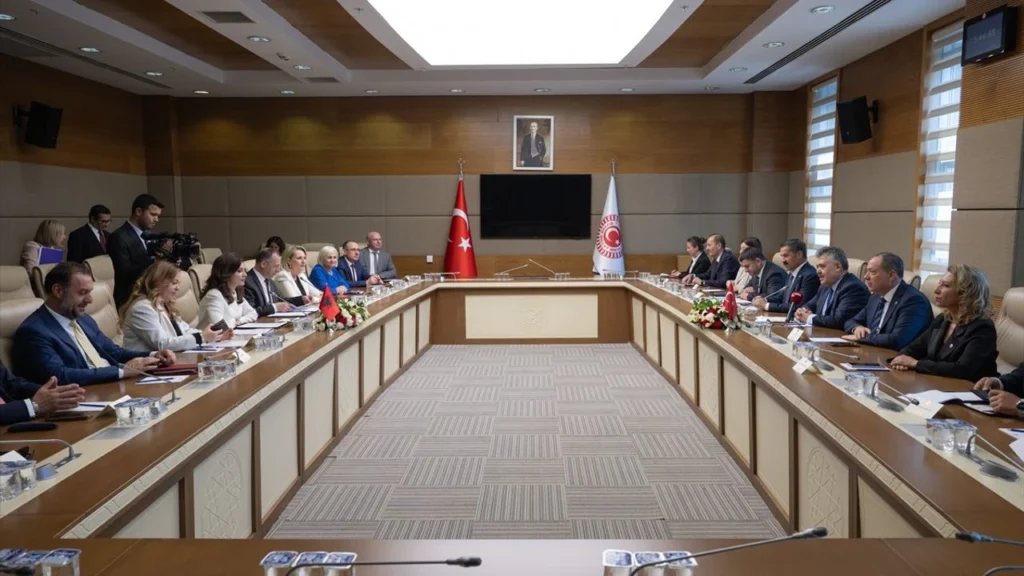 Arnavutluk Meclis Başkanı Spiropali, TBMM Güvenlik ve İstihbarat Komisyonu Başkanı Tipioğlu ile görüştü