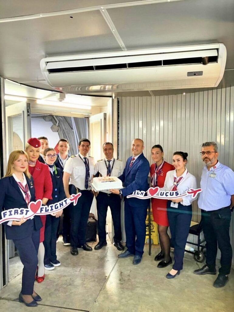 Arnavutluk’tan Dalaman’a gelen ilk turist kafilesi törenle karşılandı