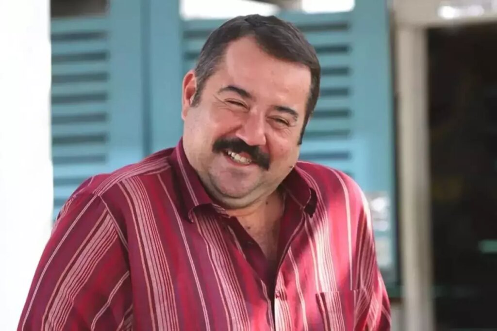 Ata Demirer, gözlerden uzak yaşadığı aşkıyla ilk kez ortaya çıktı