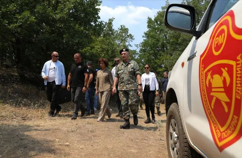 Cumhurbaşkanı Davkova, yangınlarla mücadele için Ordu’nun devreye girmesine karar verdi
