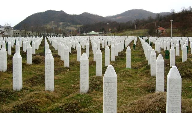 Paris’te Srebrenitsa Soykırımı Anıtı Açıldı