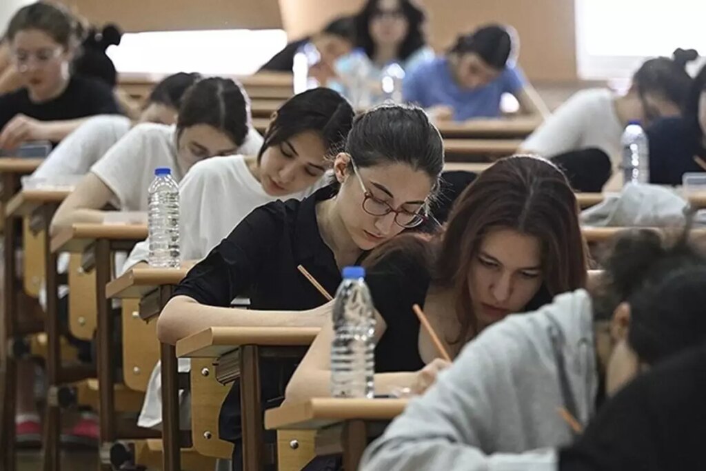 Kartal Anadolu İmam Hatip Lisesi’nden YKS’de büyük başarı! 200 öğrenci derece aldı