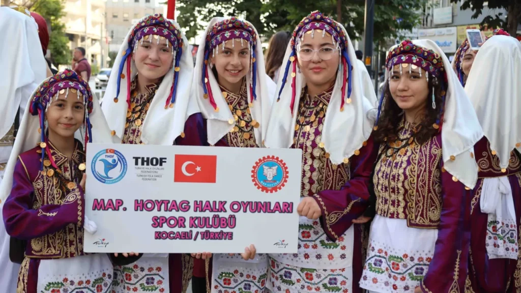 Kocaeli’de 2. Balkan Halk Oyunları rüzgarı esti