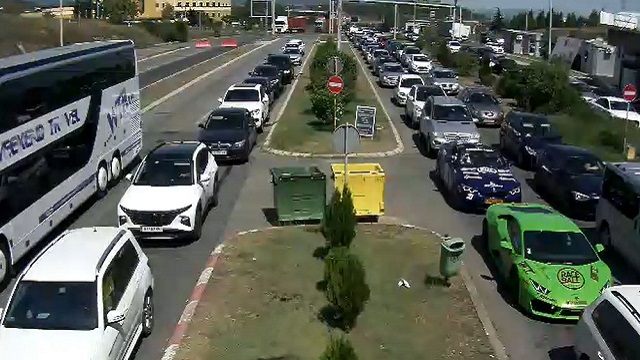 Bogorodica sınır kapısında uzun kuyruklar oluştu