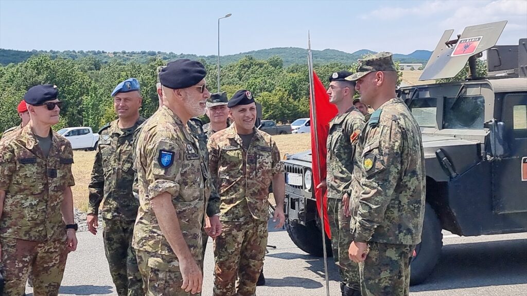 NATO Askeri Komitesi Başkanı Dragone, Bulgaristan’daki Çok Uluslu Muharebe Grubunu ziyaret etti