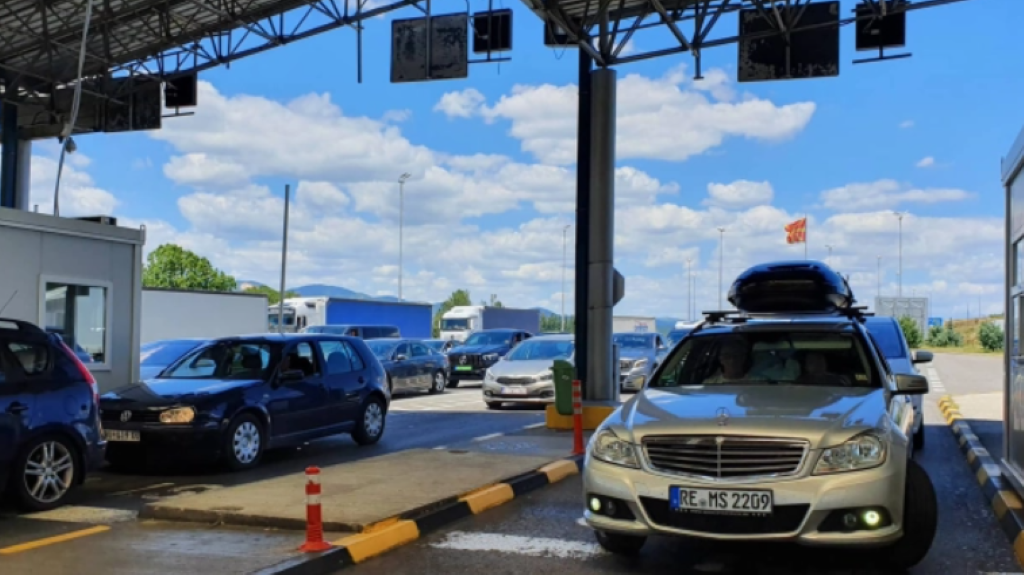 Devlet Yollarında Trafik Akışı Sorunsuz, Sınır Kapılarında Bekleme Süreleri Arttı