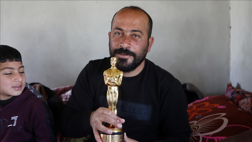 İsrail ordusu, Oscar kazanan belgeselin Filistinli yönetmenini gözaltına aldı