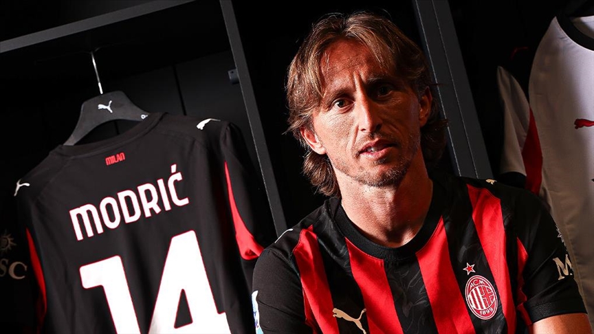 Milan, Luka Modric’i resmen kadrosuna kattı