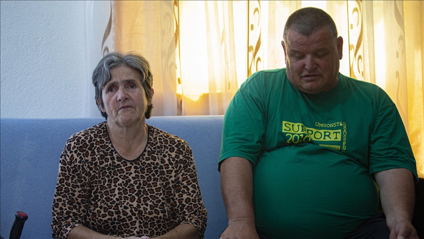 Srebrenitsa soykırımında öldürülen annesini 30 yıl sonra toprağa verecek