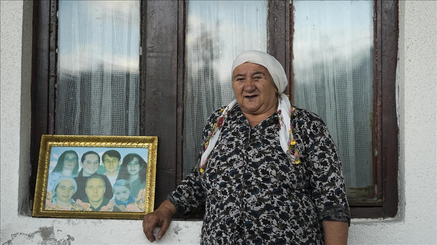 Srebrenitsalı anne Salihovic, soykırımda kaybettiği oğlunun cenazesini bulma umuduyla hayata tutunuyor