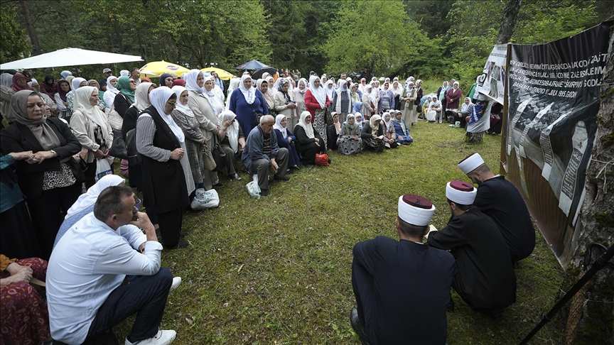 Bosna Hersek’teki savaşta kurşuna dizilerek öldürülen 6 Srebrenitsalı genç anıldı