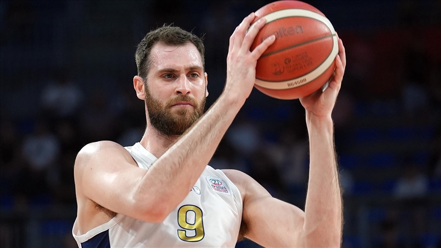 Anadolu Efes, Yunan pivot Papagiannis’i renklerine bağladı