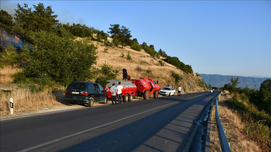Kuzey Makedonya ile Kosova arasındaki sınır kapısı yangın nedeniyle yeniden geçişlere kapatıldı