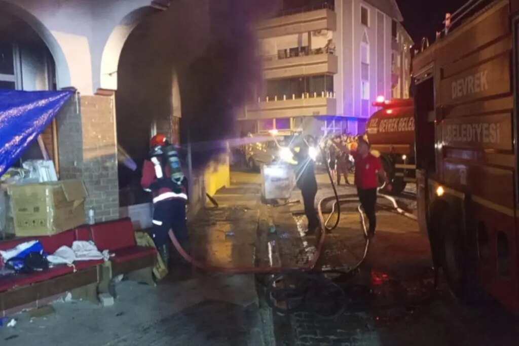 Zonguldak’ta yangın paniği! Dumanlar bütün binayı sardı
