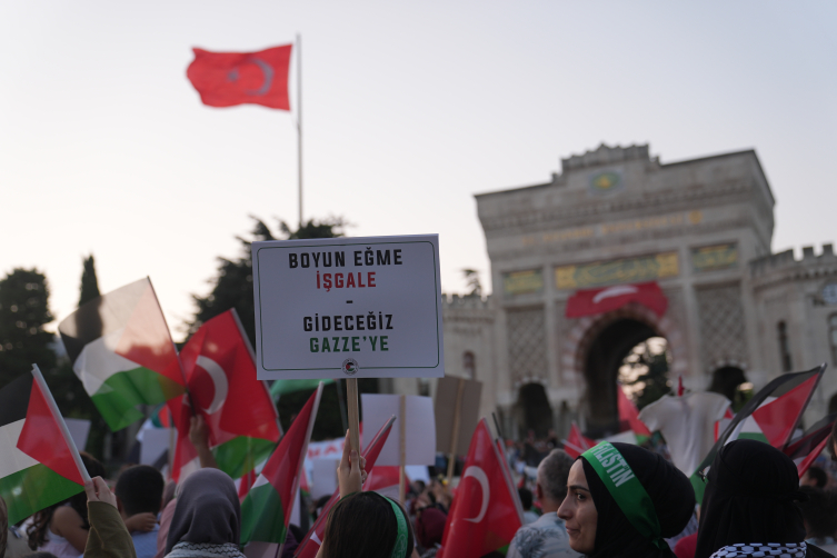 İstanbul'da "Gazze'ye Umut Işığı Ol" yürüyüşü