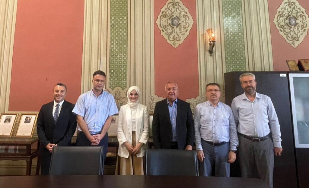 Zeynep Murat Savaş, Kamu Hukuku Anabilim Dalı’nda yüksek lisansını tamamldı