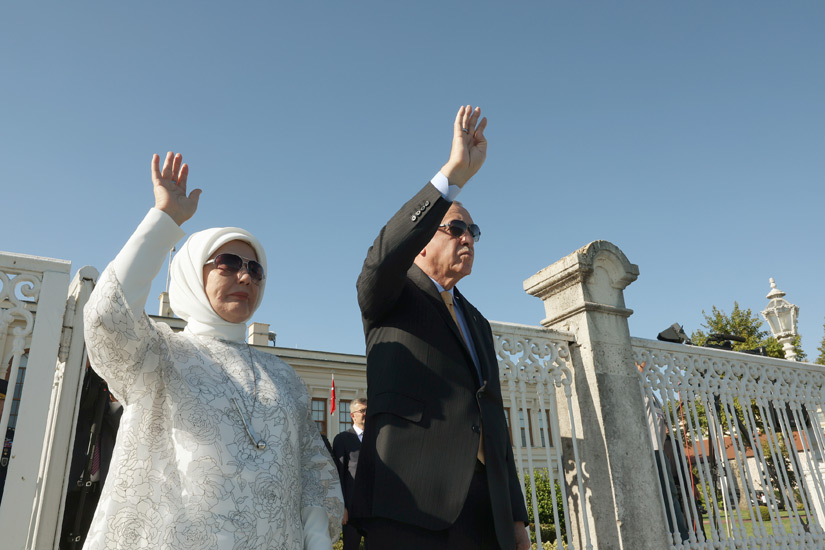 Cumhurbaşkanı Erdoğan, TEKNOFEST Mavi Vatan kapsamında İstanbul Boğazı’ndan geçen gemileri selamladı