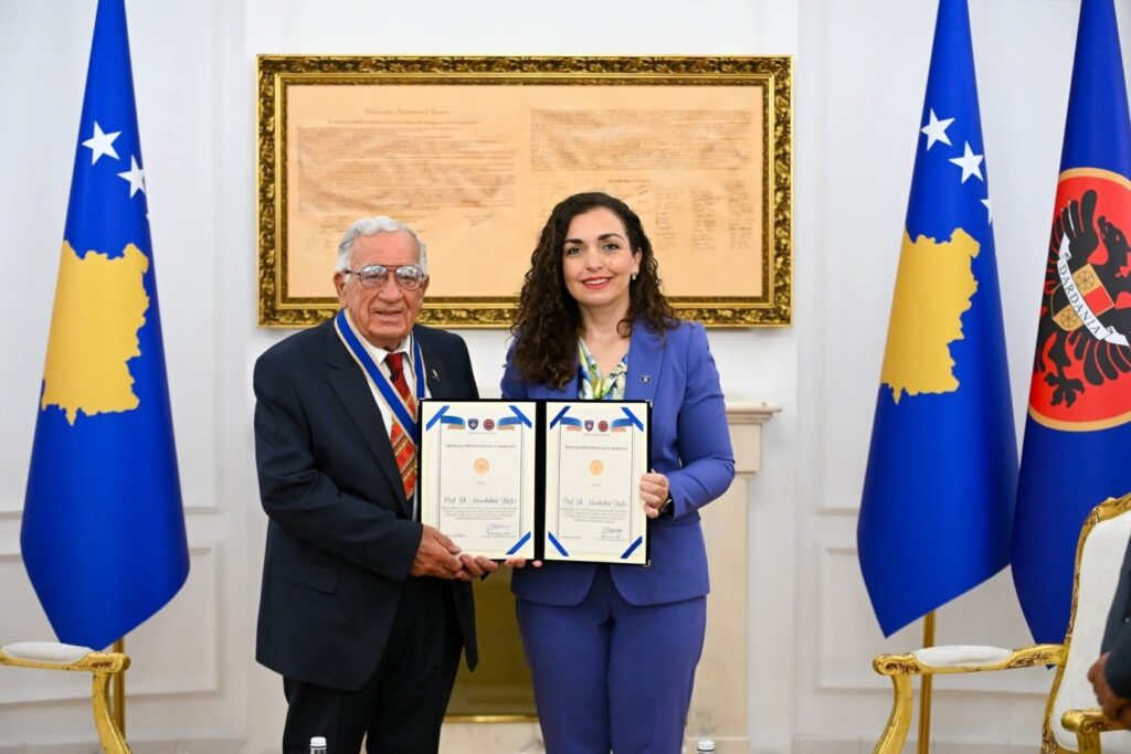 Kosova Cumhurbaşkanı Vjosa Osmani’den Prof. Dr. Nimetullah Hafız’a Cumhurbaşkanlığı Liyakat Madalyası