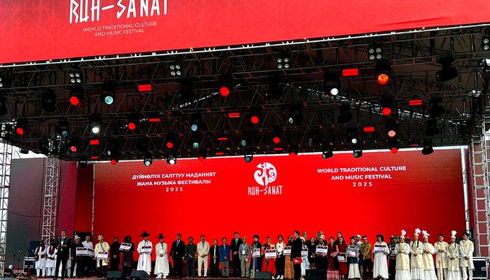 Kırgızistan’daki “1. Dünya Geleneksel Kültür ve Müzik Festivali” sona erdi