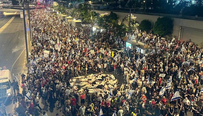 İsrail Tel Aviv’de tarihi protesto: Netanyahu hükümetine karşıt gösteriler devam ediyor! On binlerce İsrailli, Gazze politikalarına tepki gösterdi…