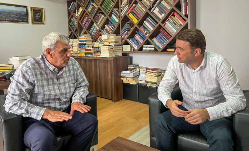 Çayır Belediye Başkan adayı Osmani, Prof. Dr. Adnan İsmaili’yi ziyaret etti