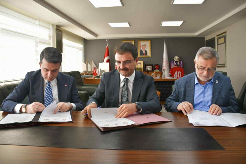 MEB, YTB ve TDV Arasında “Uluslararası Anadolu İmam Hatip Liseleri İş Birliği Protokolü” İmzalandı