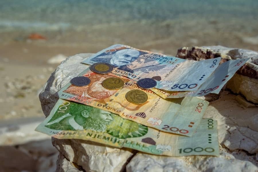 Arnavutluk 2030’a kadar nakitsiz topluma geçmeyi hedefliyor