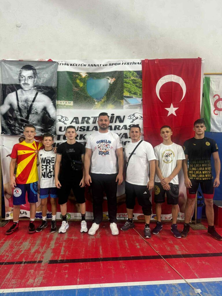 Üsküplü sporcular Artvin’deki turnuvadan dereceyle ayrıldı
