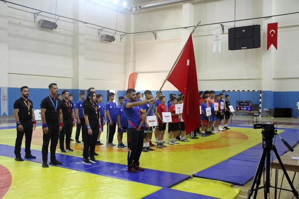 Kula’da Anadolu Yıldızlar Ligi Türkiye Güreş Şampiyonası Başladı