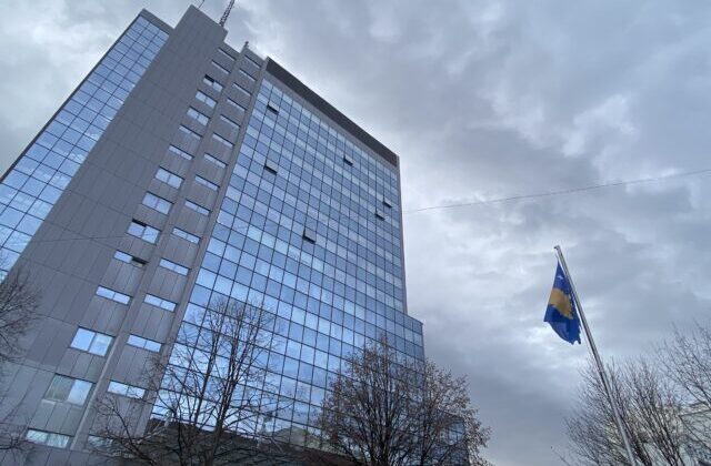 AB, Kosova’daki hükümetle toplantıları askıya aldı