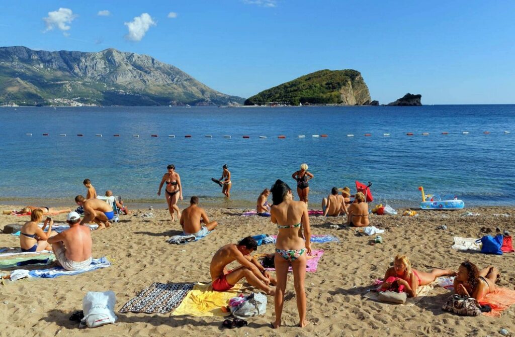 Karadağ’ı 2025’in İlk Altı Ayında 1 Milyona Yakın Turist Ziyaret Etti – Karadağ Media