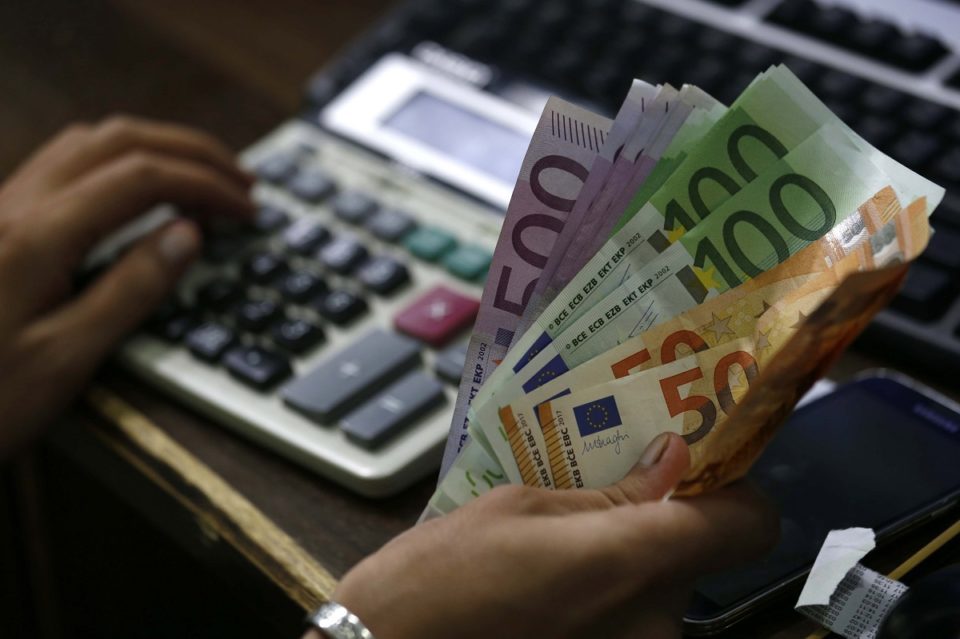 Vatandaşların bankalara borcu 4,3 milyar avro