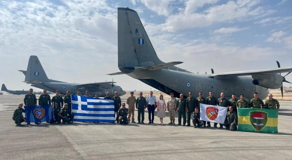 Yunan hava kuvvetlerinden Gazze’ye insani yardım