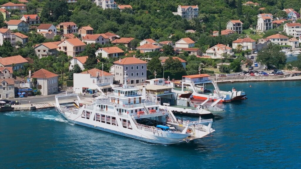 Kamenari-Lepetani Feribot Hattı Günde Yaklaşık 7.800 Araç Taşıyor – Karadağ Media
