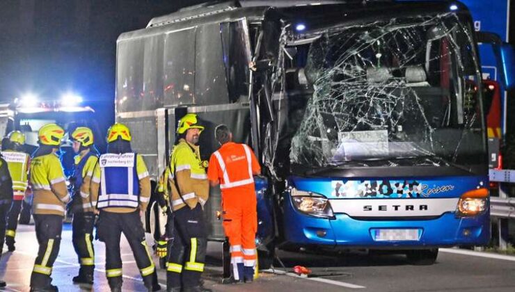 Almanya’da Kosovalı yolcuları taşıyan otobüs kaza yaptı: yaralı