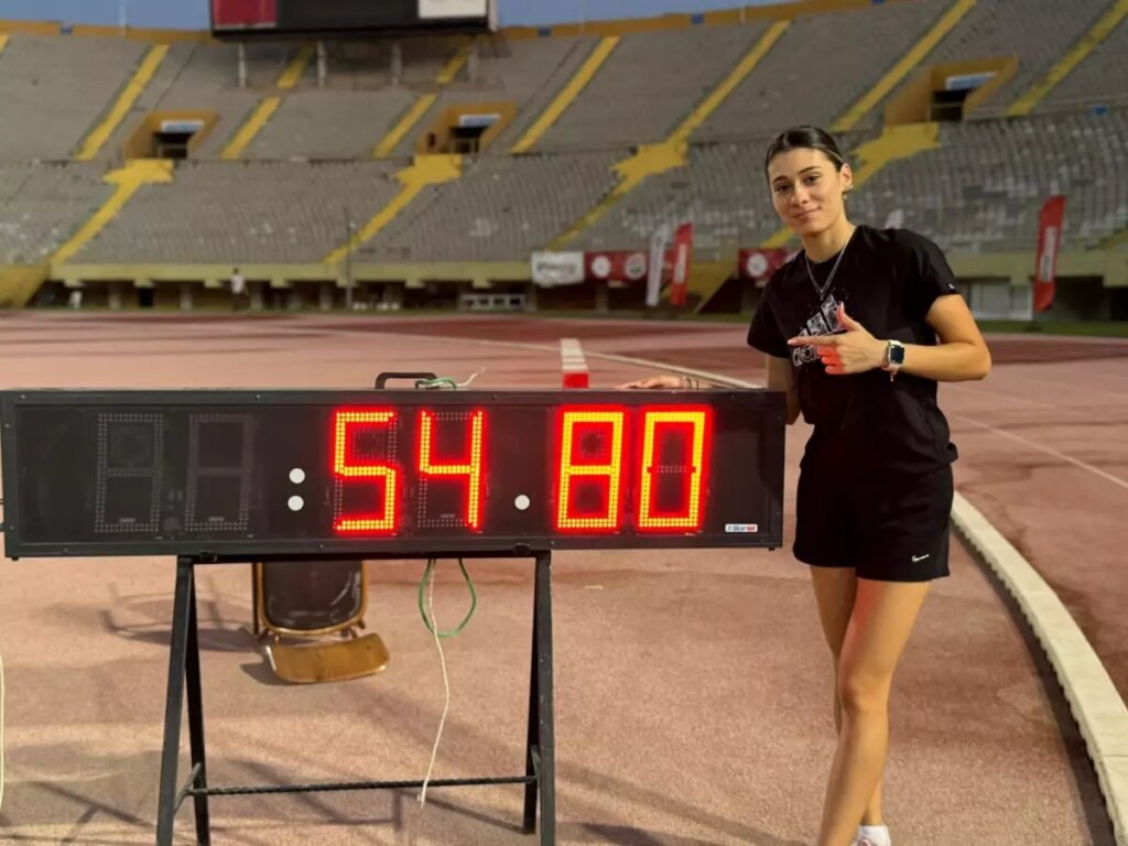 Aysel Önder 400 Metrede Dünya Rekoru Kırdı