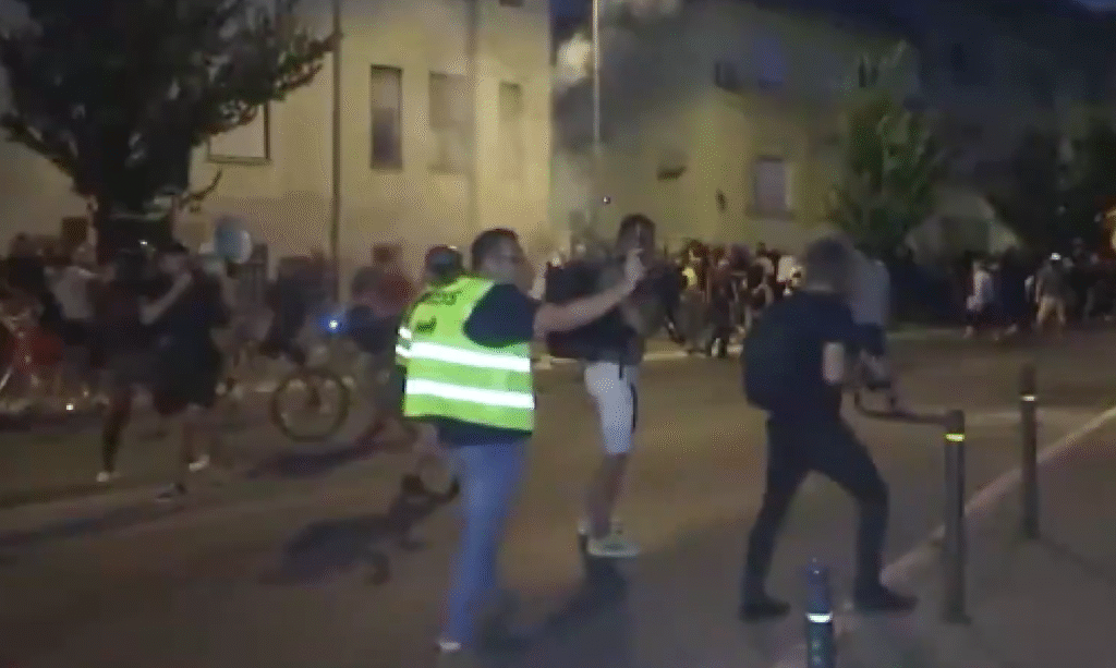 Sırbistan’daki protestolar ikinci gecede çatışmaya dönüştü