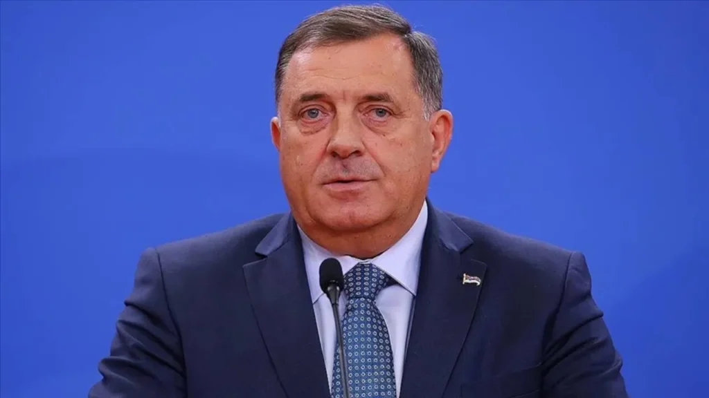 Bosnalı Sırp lider Dodik, hakkındaki cezaların dondurulması için Anayasa Mahkemesine başvurdu