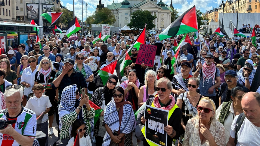 İsrail’in Gazze’ye yönelik saldırıları İsveç’te protesto edildi