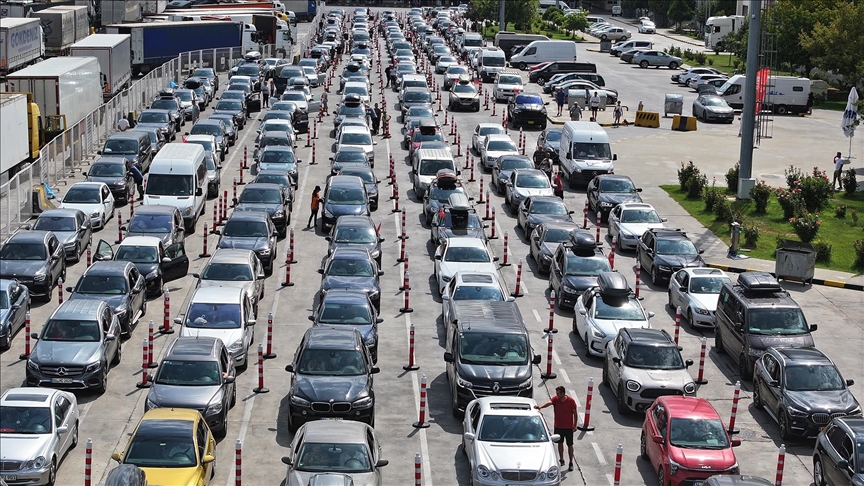 Kapıkule’de gurbetçilerin dönüş yolculuğu sürüyor